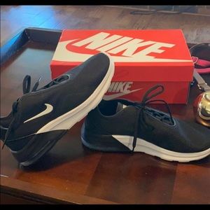 Women’s nike air max motion 2